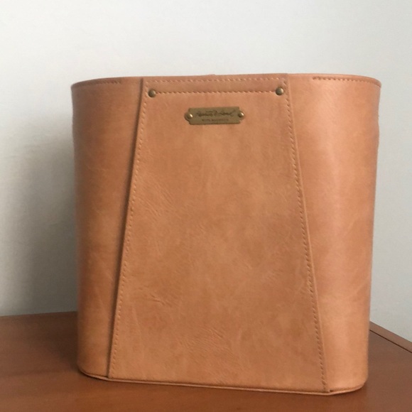 Other - Hearth and hand with magnolia leather bin